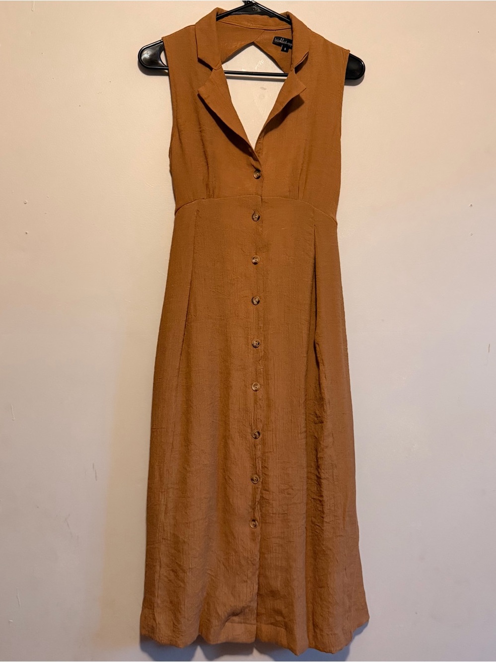 Wishlist Sleeveless Button-Front Midi Dress in Rust Brown